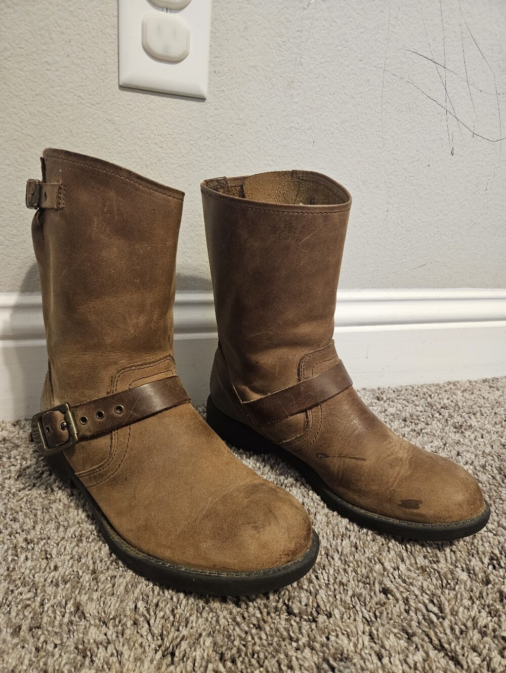 FRYE Women's Engineer 8R Distressed Brown Leather Boots 97502 Size 6/6.5